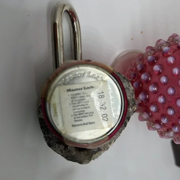 Lock 🔑 - Picture 2 of 9